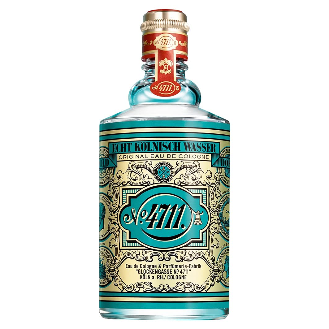 4711 sandalwood oil texture highlighting warm woody base benefit