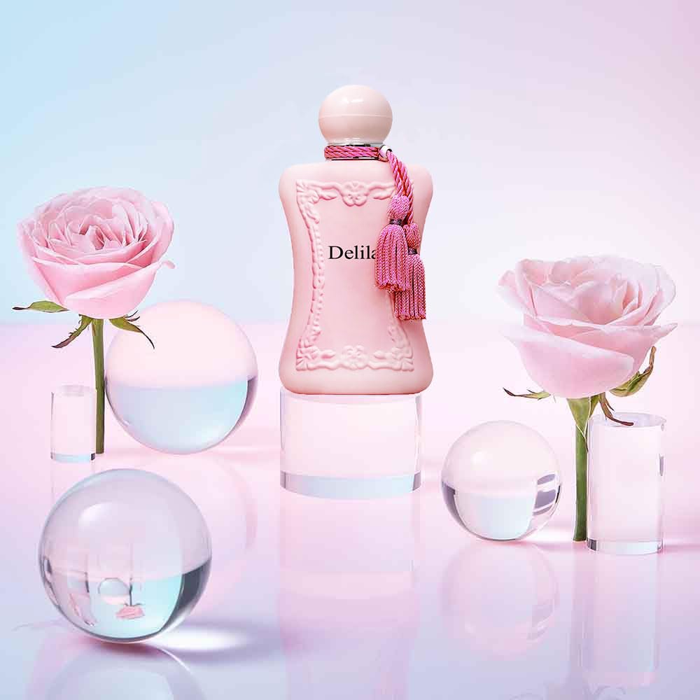 A CENTER Delilah flatlay of vanilla, musk and cashmere notes suggesting warm base