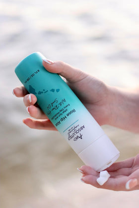 Absolutely Natural aloe leaf and gel illustrating soothing, cooling benefits