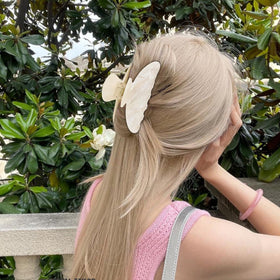 ACO-UINT on model holding a high bun demonstrating strong hold for long hair