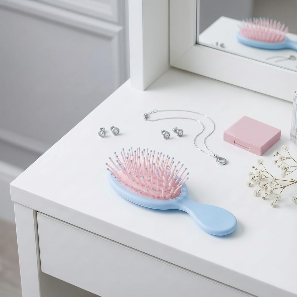 AESPAKO brush detangling wet hair demonstrating quick, gentle smoothing