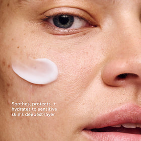 AESTURA gel cream texture close-up demonstrating lightweight hydration