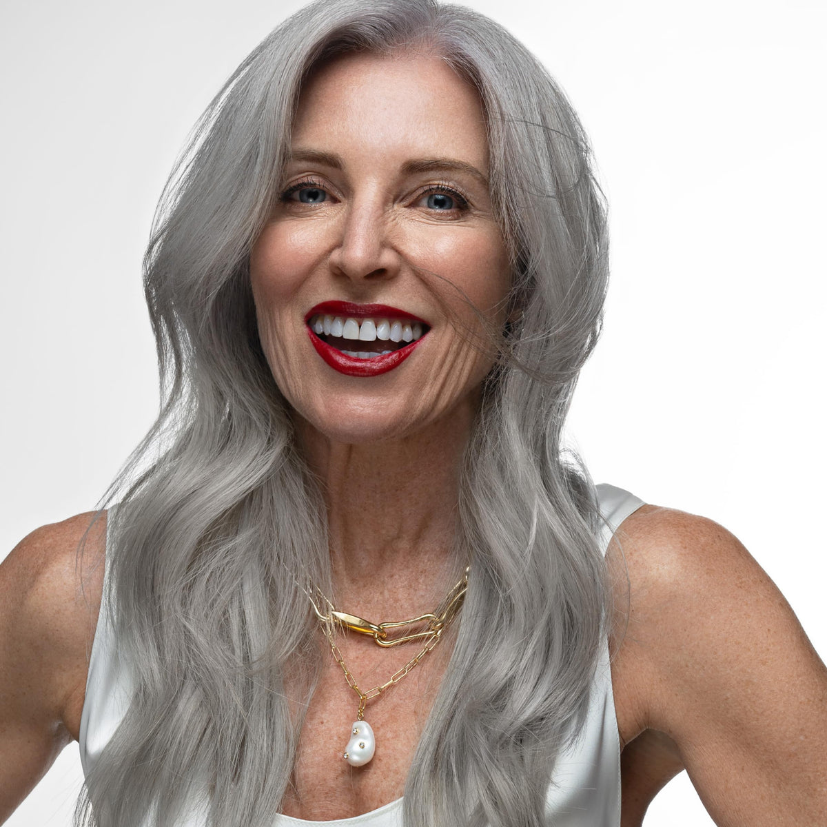 AGE beautiful before and after image illustrating frizz reduction and added shine