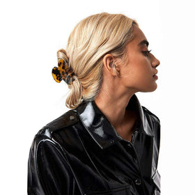 Aileam side profile teeth detail demonstrating strong non-slip grip for hair