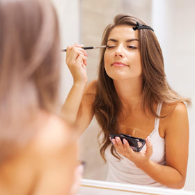 AIMIKE clips on bathroom counter illustrating at-home styling convenience