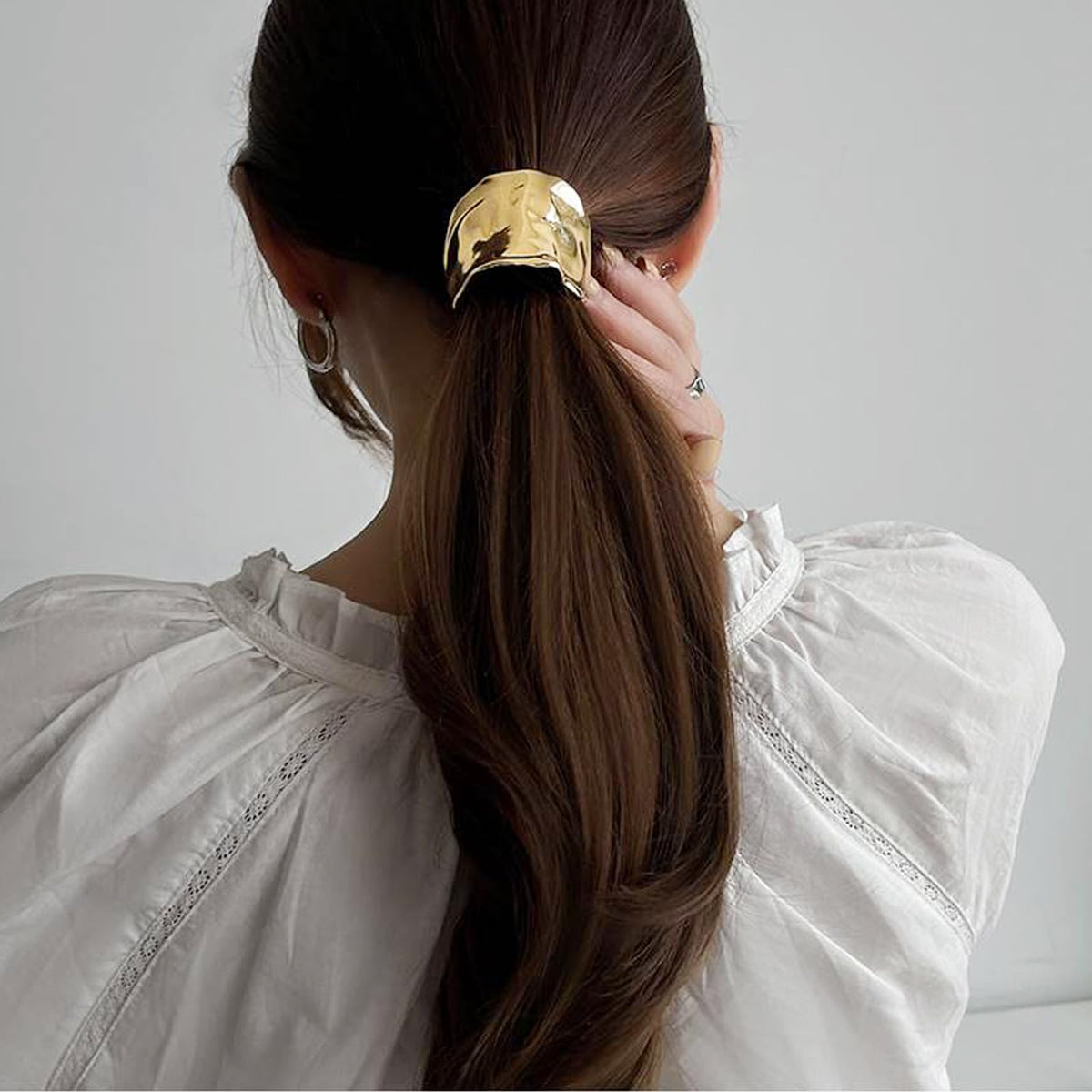 Ainvhh side profile showing French curve, comfortable fit around elastic