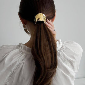 Ainvhh side profile showing French curve, comfortable fit around elastic