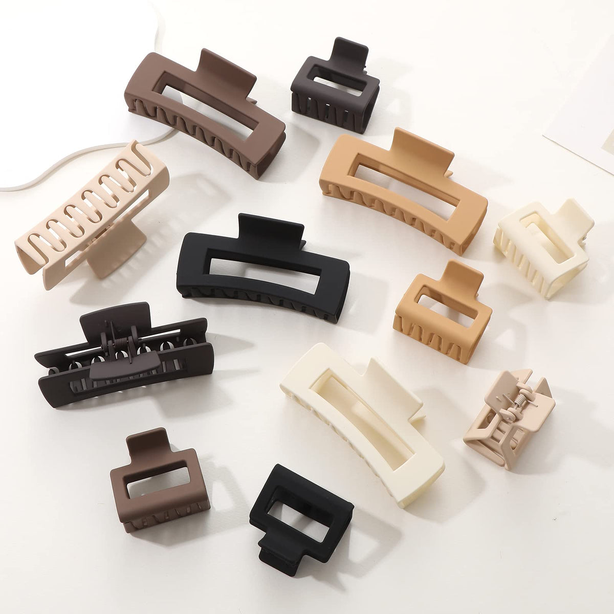 Open Alemaky gift box with all 12 clips arranged, illustrating organized storage and ready-to-gift condition