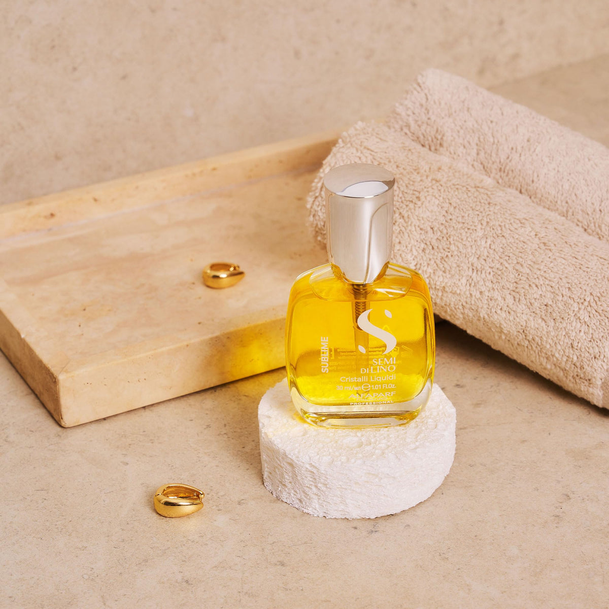 ALFAPARF MILANO flaxseed ingredient detail emphasizing natural shine benefits