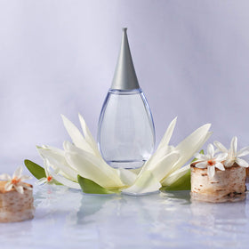 ALFRED SUNG SHI close-up of bottle detail emphasizing balanced design and quality finish