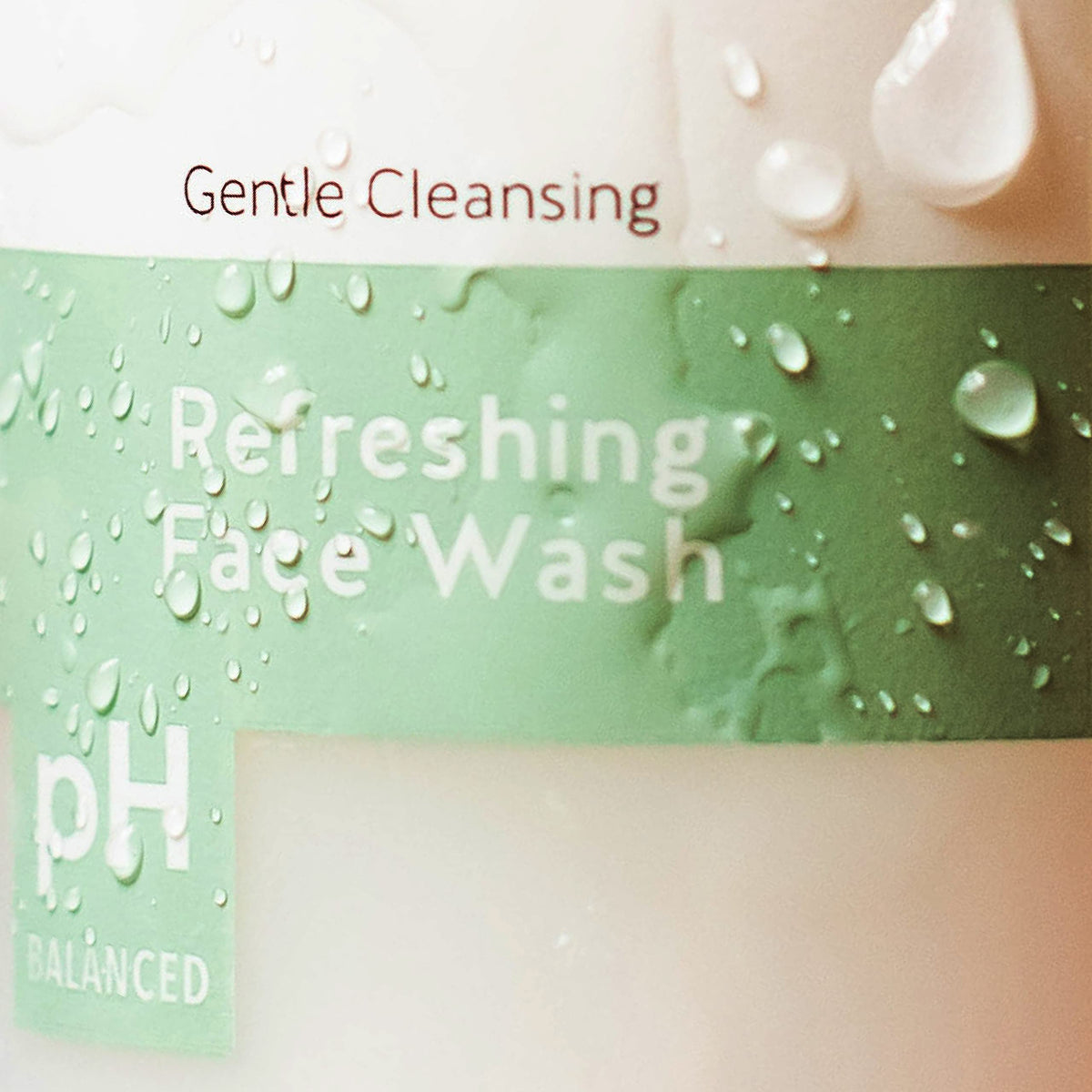Alpha close-up of pump and label highlighting ingredients and usage