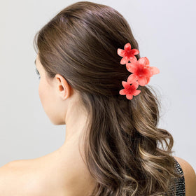 Amariver clip holding a bun showing reliable clasp and comfortable wear