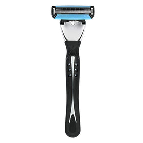 Amazon Basics close-up of three blades and Vitamin E lubricating strip for smoother shaves