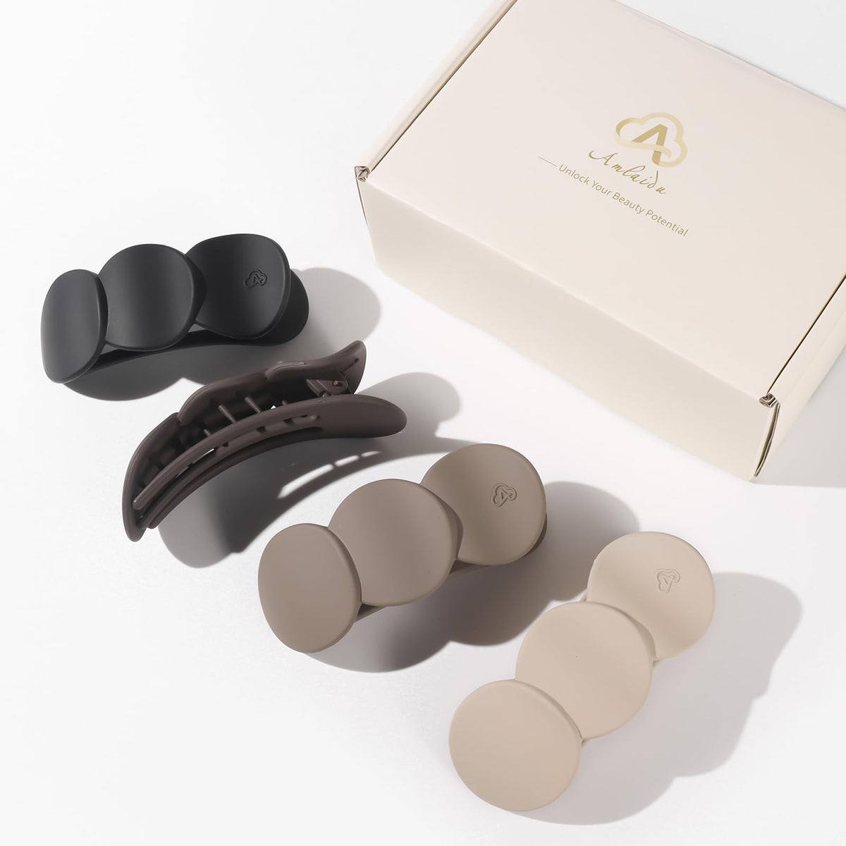 Amlaidu held in hand beside coin shows medium size and travel readiness