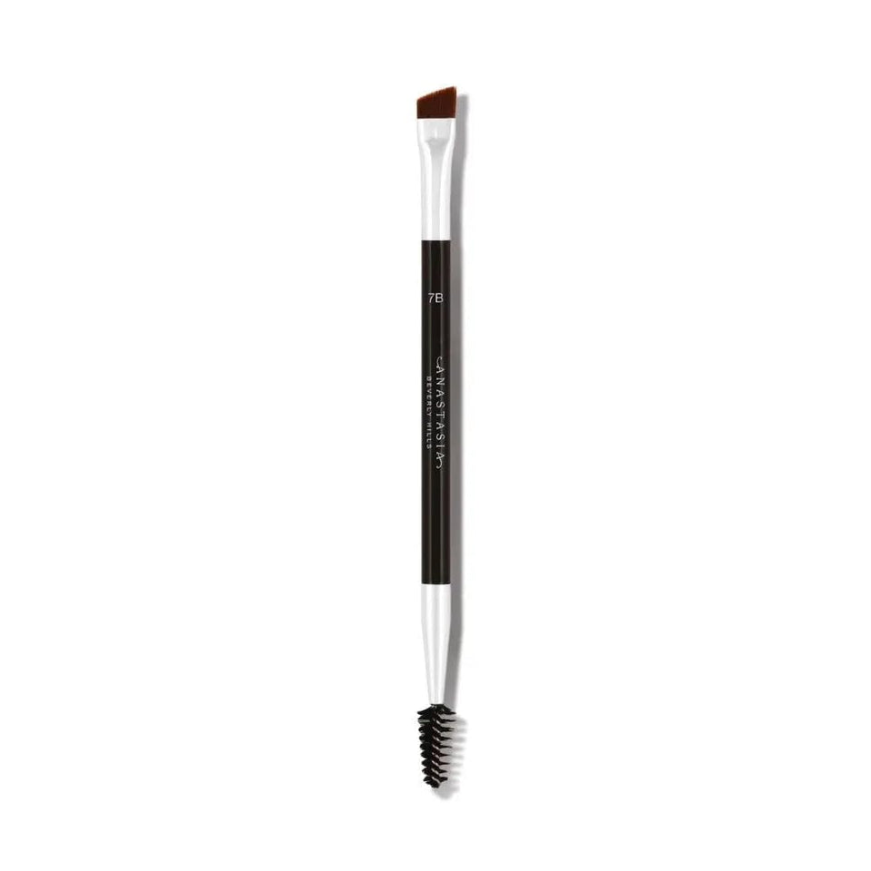 Anastasia Beverly Hills 7B front view showing angled brush for precise strokes