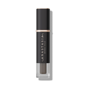 Anastasia Beverly Hills tapered spoolie close-up for precise application