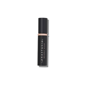 Anastasia Beverly Hills wand close-up demonstrating precise lift and separation