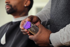 Andis comb attached to clipper in use delivering stable cuts and reduced slipping