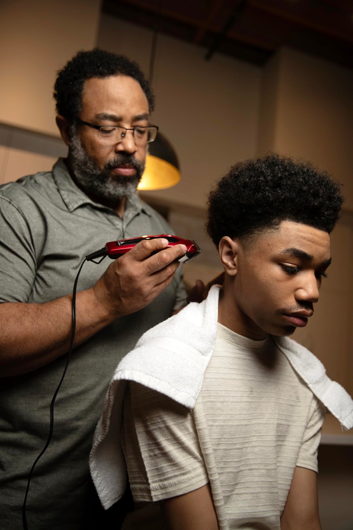 Andis Ultra Clip in use at a barber-style home haircut showing controlled, quiet trimming