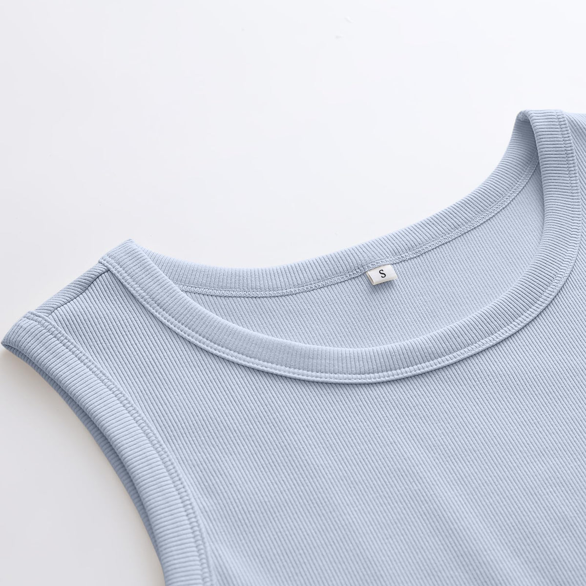 ANRABESS racerback detail displaying clean lines and mobility benefit