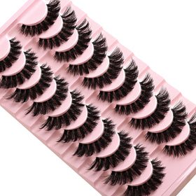 APCYUST lashes applied on model demonstrating natural lift