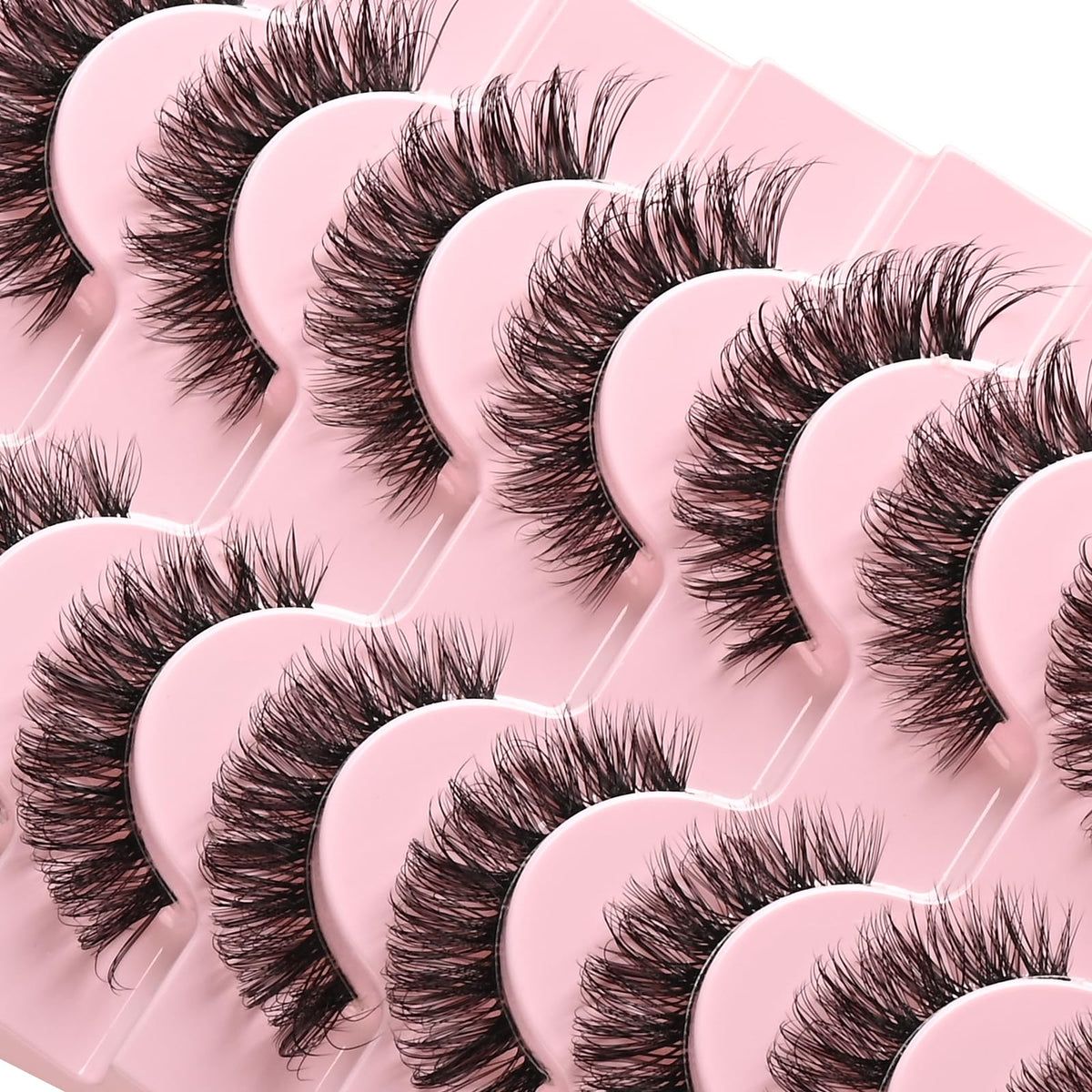 APCYUST lashes applied on eye showing lightweight cat-eye lift