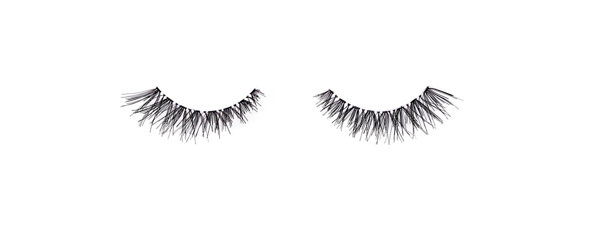 Ardell close-up of lash fibers showing graduated lengths and natural movement