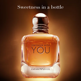Armani Beauty close-up of glass curve highlighting sculpted design benefit