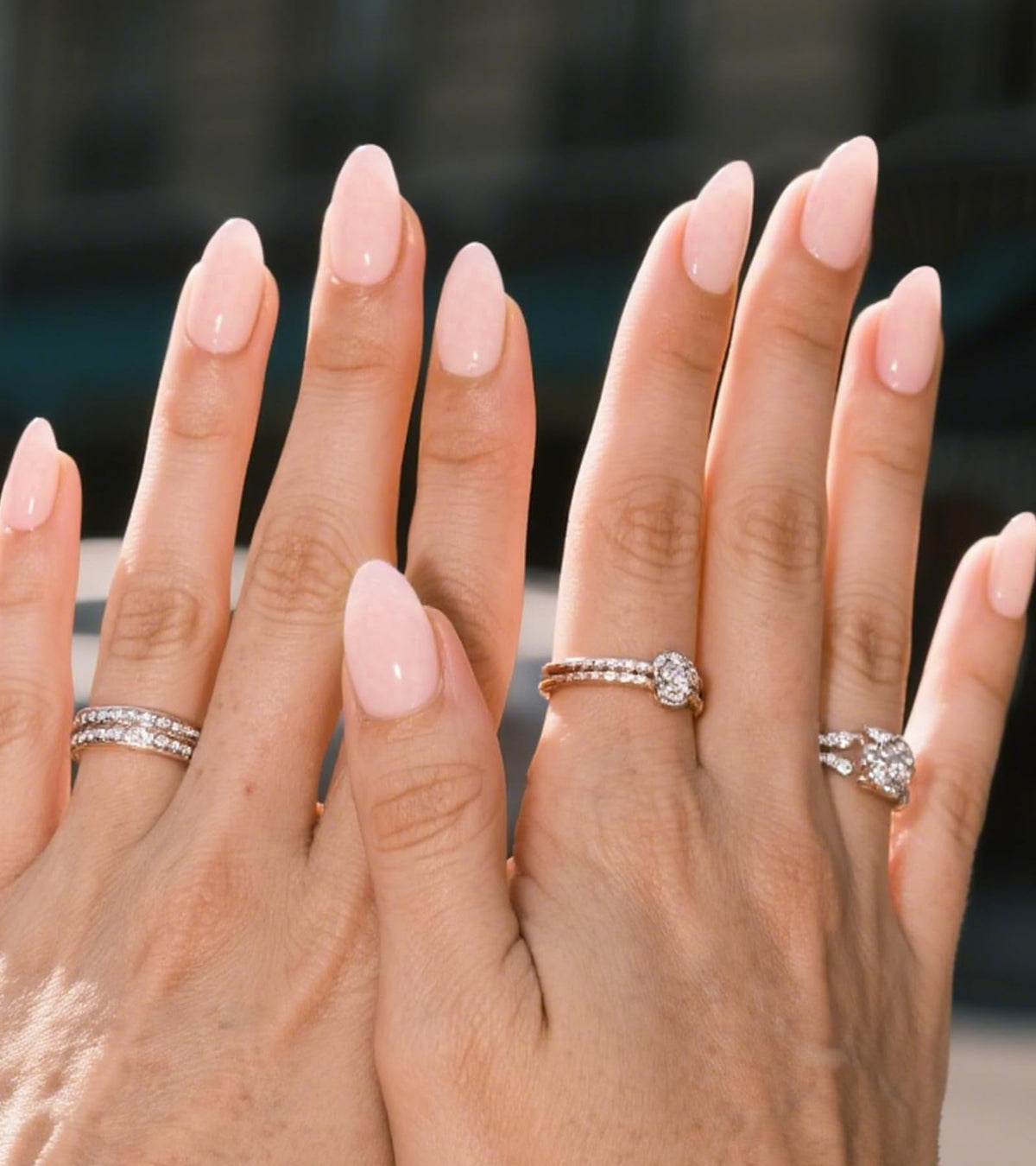 Artquee close-up of glossy nail surface highlighting smooth texture and salon shine benefit