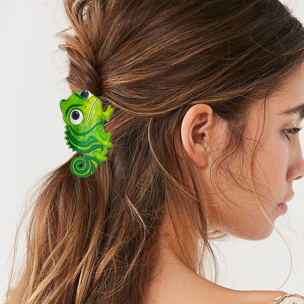 Arvintas clip paired with spring outfit adding playful style and outfit coordination