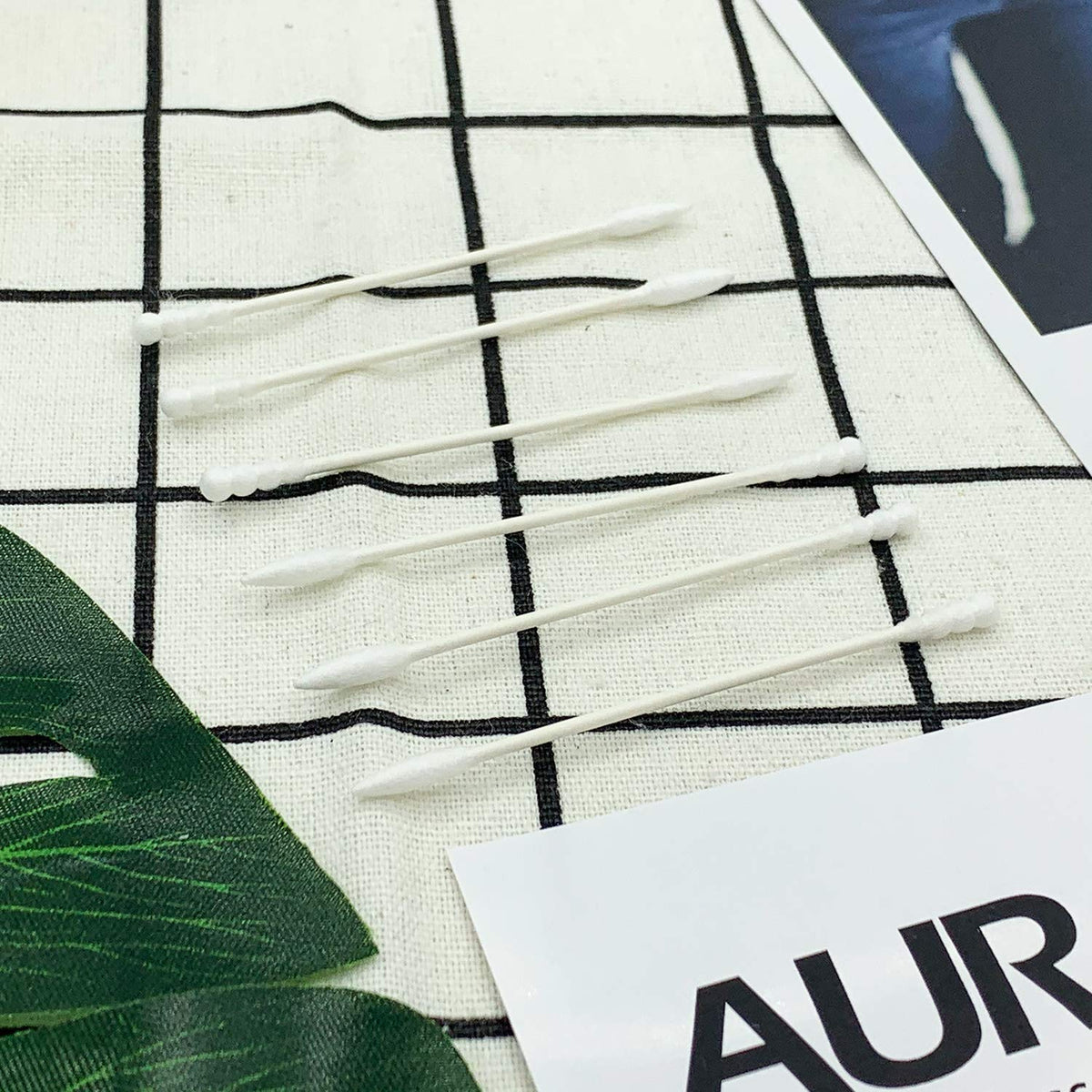 AURASIN pack size with hand showing scale and long-lasting 200-piece supply
