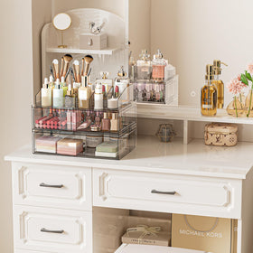 Aurblozen close-up of the top compartment with brushes and lipsticks neatly separated for quick access