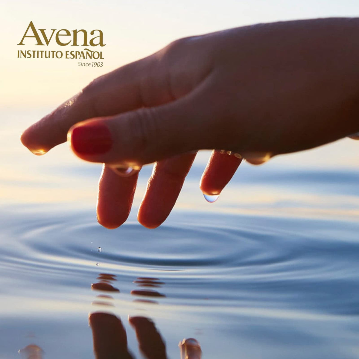 Avena Instituto Español bottle in hand for size and scale reassurance
