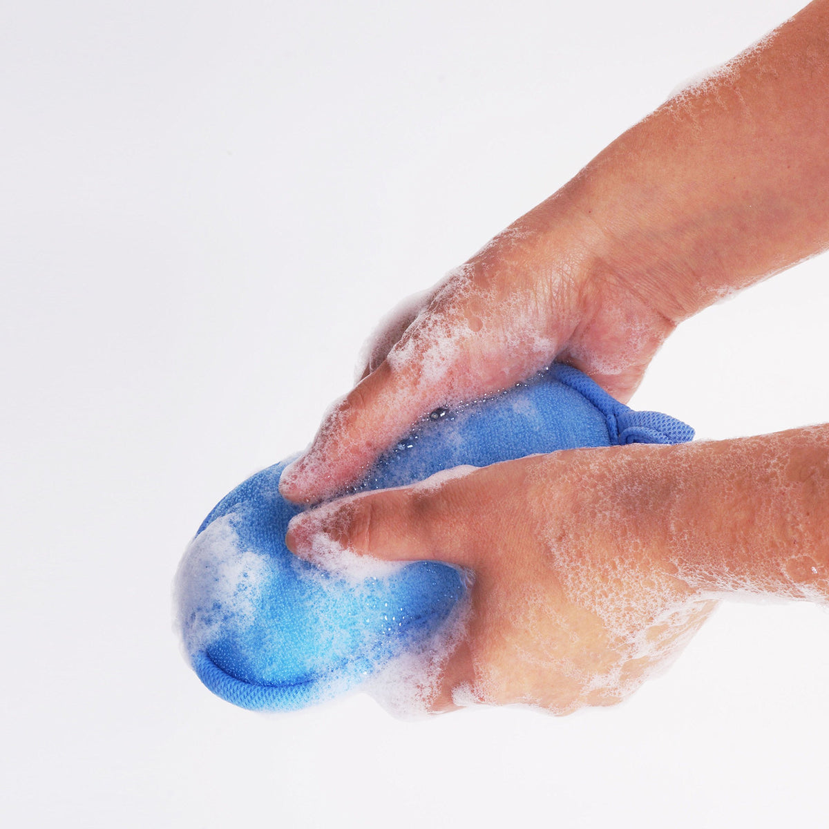 BabaMate producing rich lather with baby wash for gentle cleansing benefit