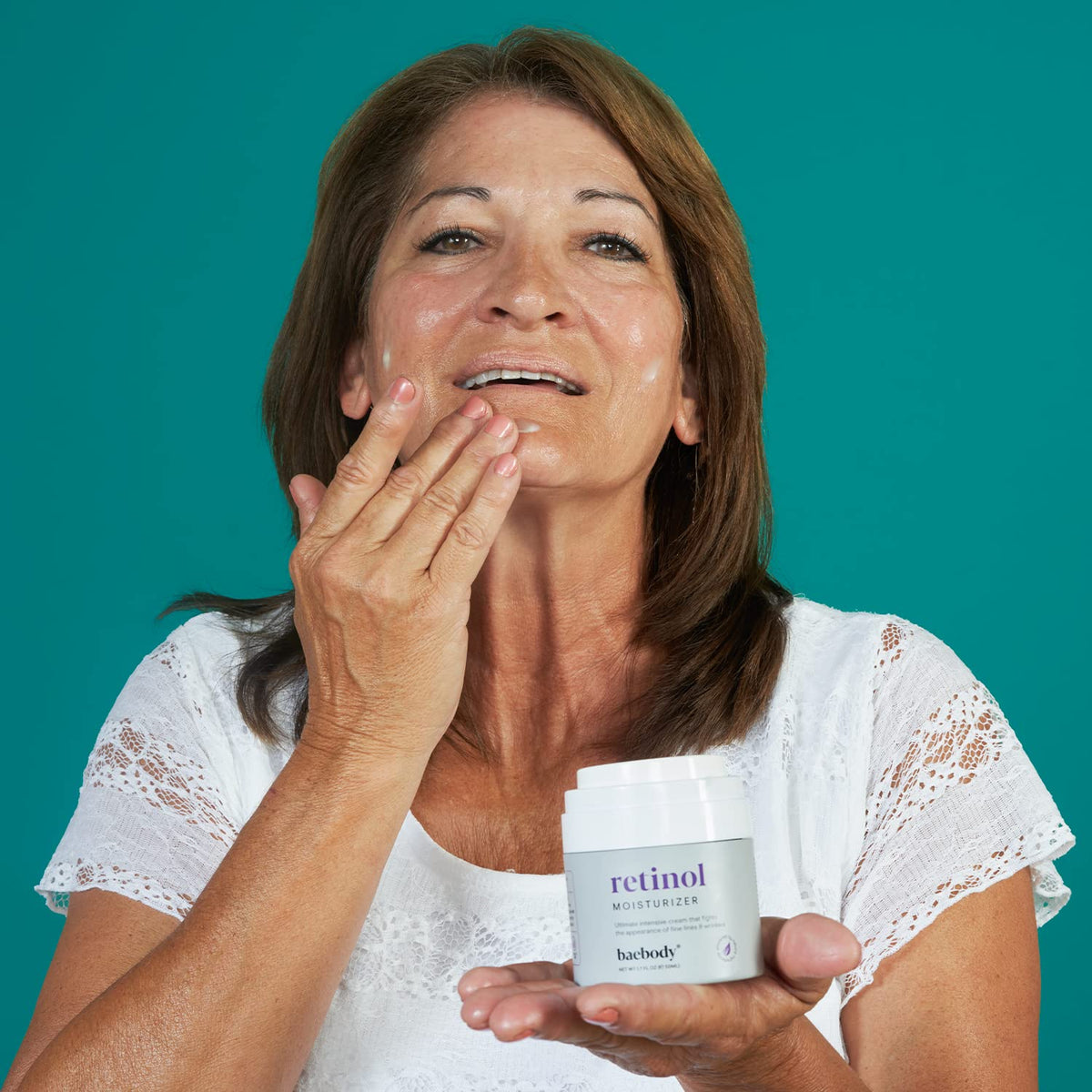 Baebody applying cream to face demonstrating easy daily use