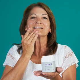 Baebody applying cream to face demonstrating easy daily use