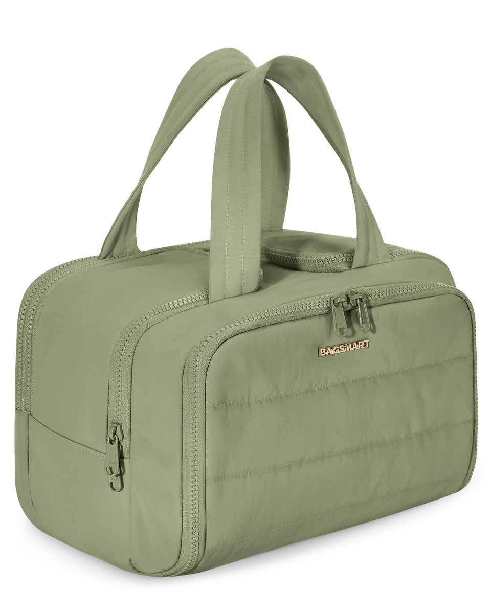 BAGSMART front view showing exterior and zipper, durable travel benefit