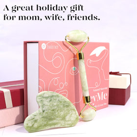 BAIMEI roller held in hand to show size and travel-friendly convenience