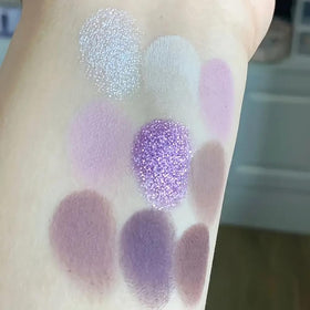 BAISEN DIARY brush application on eyelid demonstrating easy layering and crease resistance