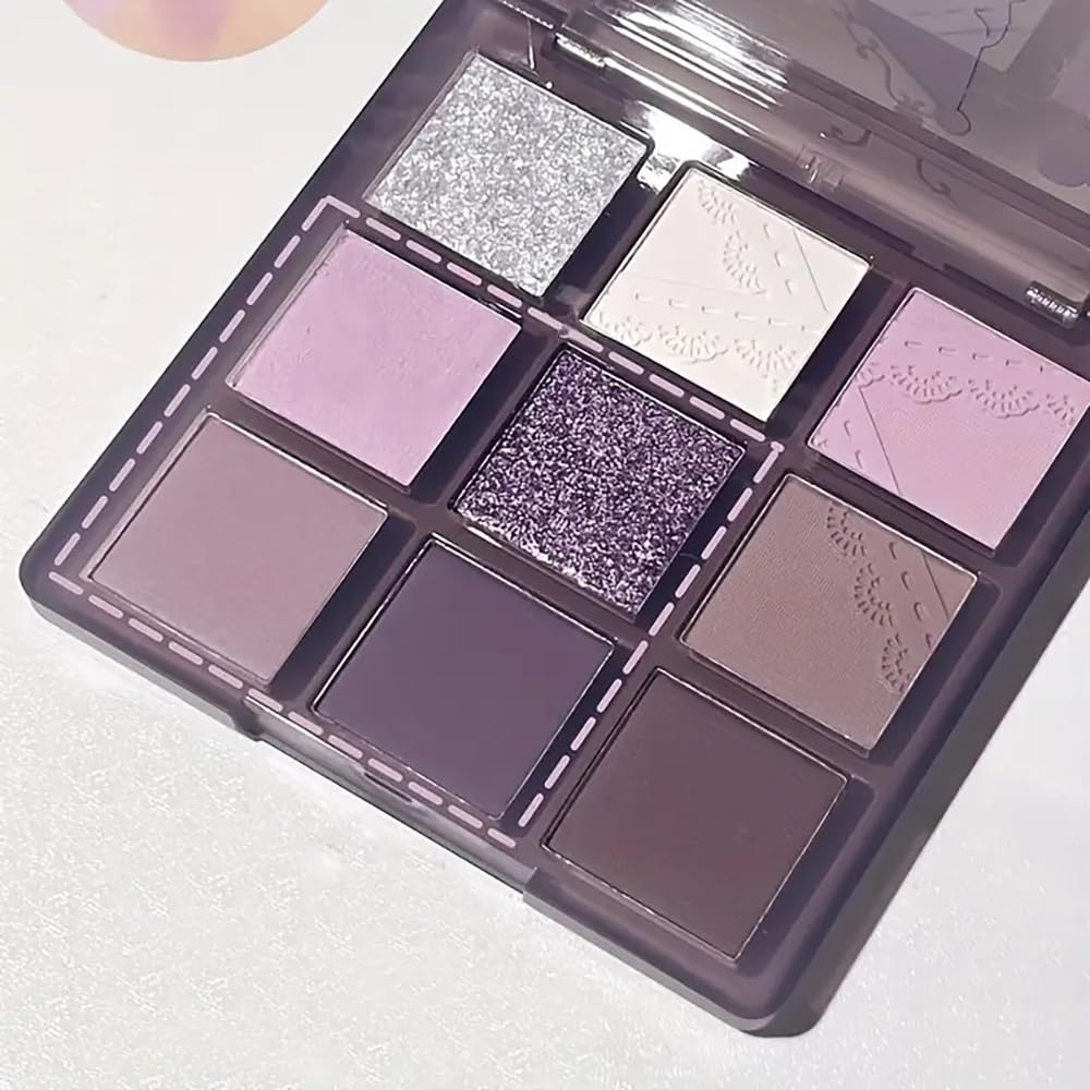 BAISEN DIARY palette next to a compact mirror showing travel-friendly, purse-ready scale