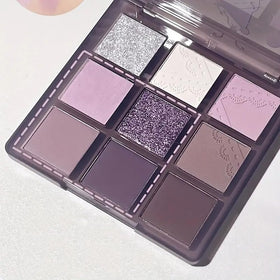 BAISEN DIARY palette next to a compact mirror showing travel-friendly, purse-ready scale