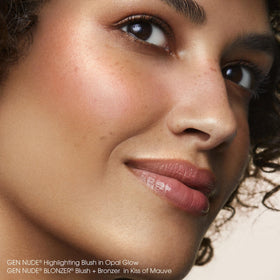 bareMinerals macro of pearlescent finish revealing smooth, diffused sheen