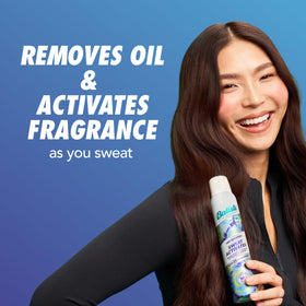 Batiste spray texture on hair roots, illustrates oil absorption benefit