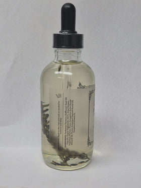 BEAUTE DE PROVENCE oil pouring to show texture and absorption benefit: lightweight finish