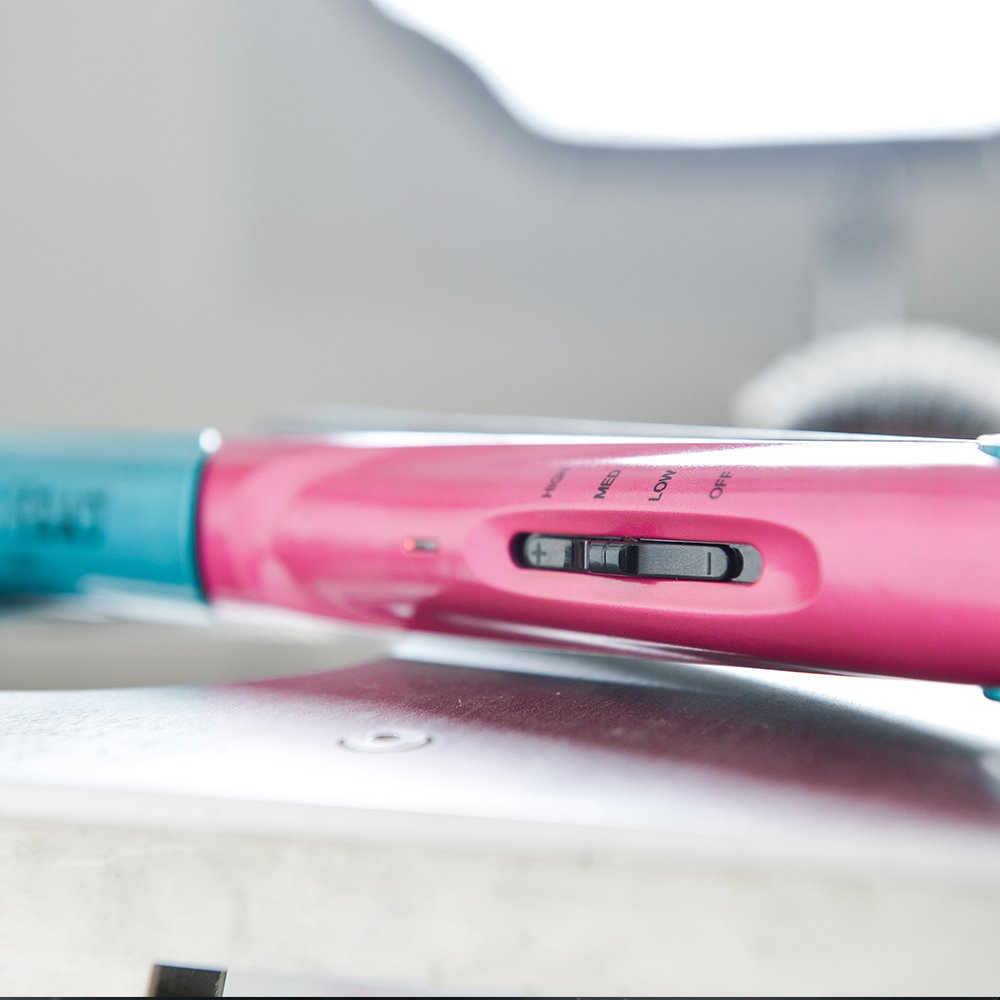 Bed Head Little Tease plate texture close-up showing precise 1-inch crimp for defined texture
