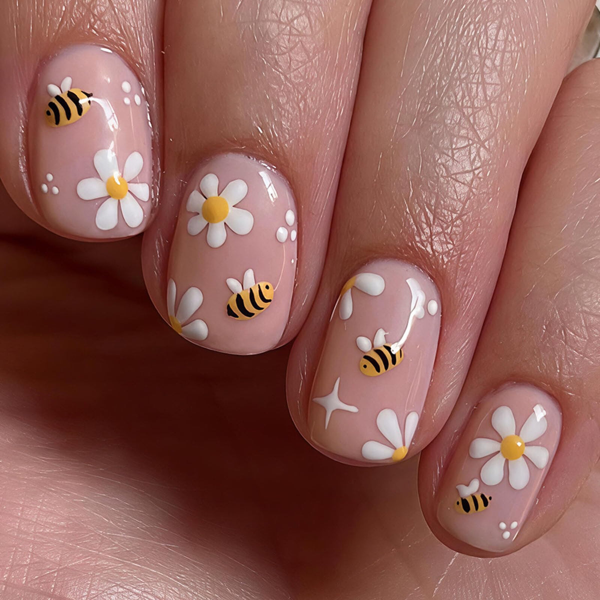 Bee Daisy front packaging showing full 24-piece kit and accessories for convenience