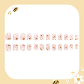 Bee Daisy nails worn on hand demonstrating everyday casual style boost