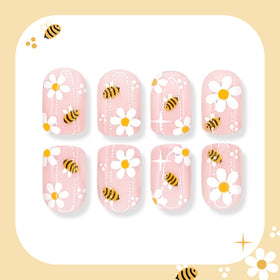 Bee Daisy side profile showing nail curvature and fit for natural comfort