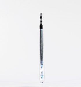 Benefit detail of built-in spoolie brush, demonstrates blending benefit