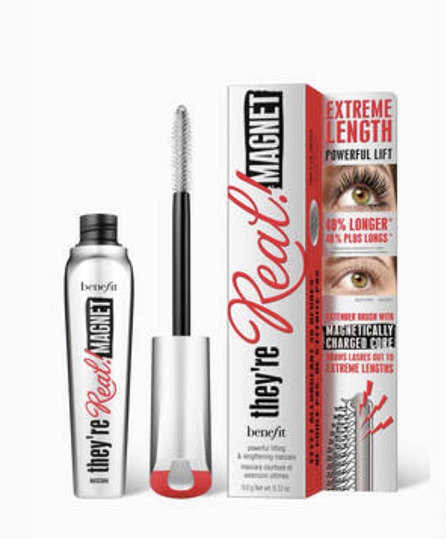 Benefit They're Real! mascara brush close-up shows precise separation and lengthening